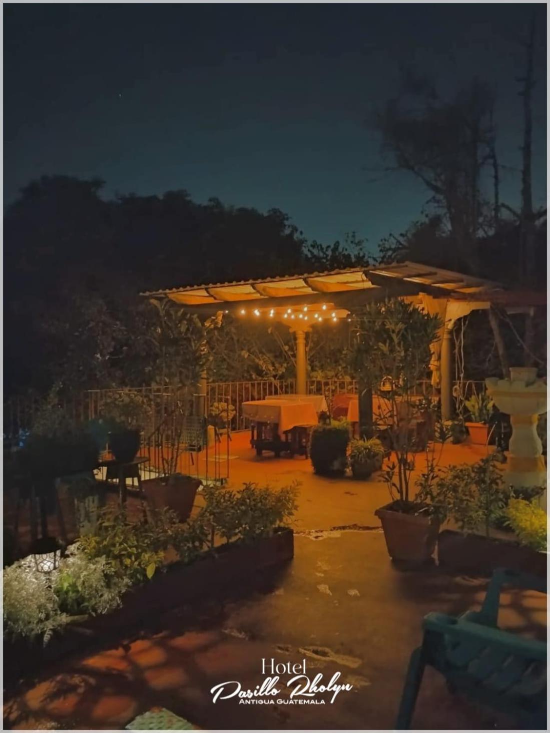 Hotel Rholyn Pura Vida !! 危地马拉安地瓜 外观 照片