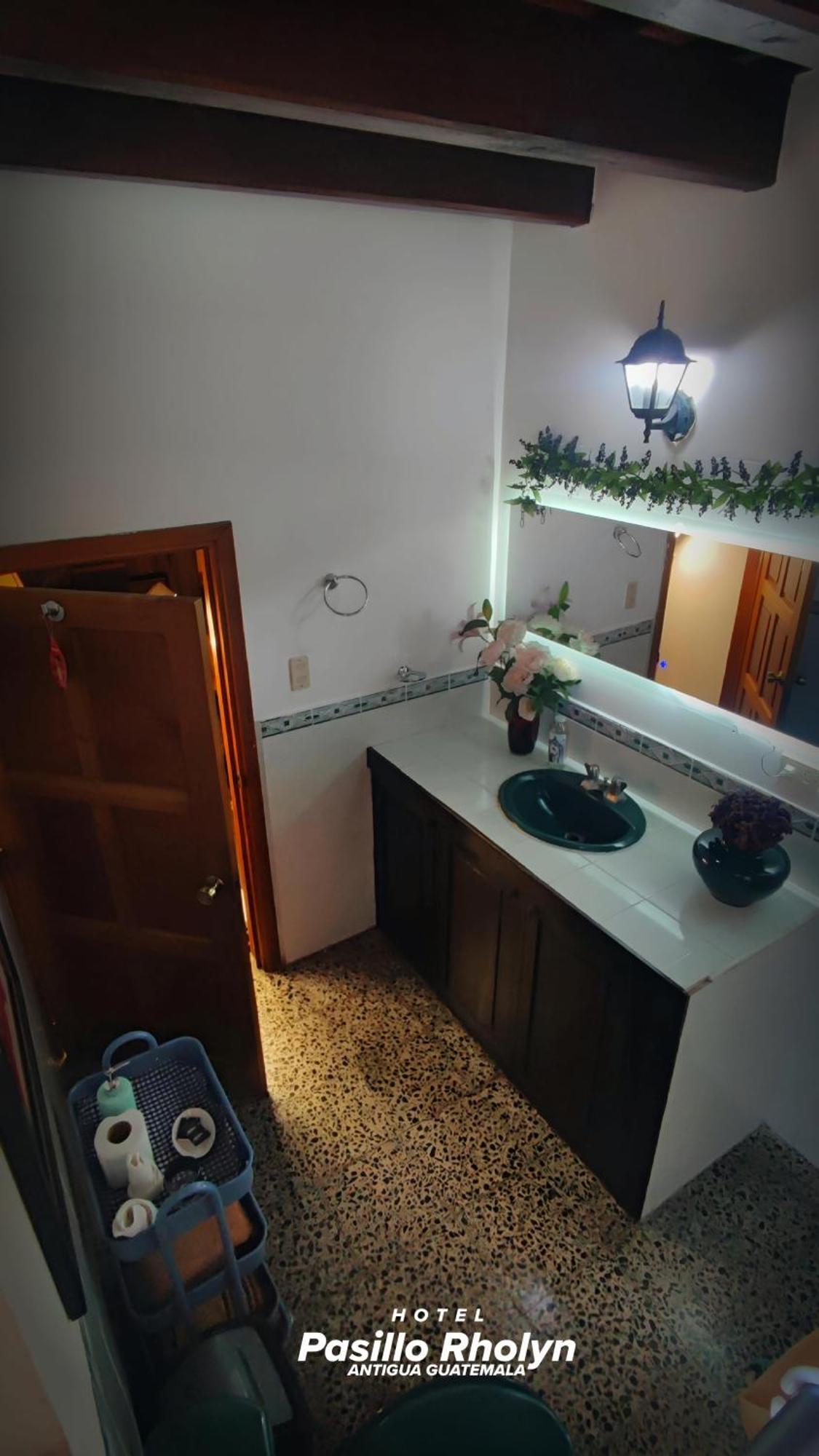 Hotel Rholyn Pura Vida !! 危地马拉安地瓜 外观 照片