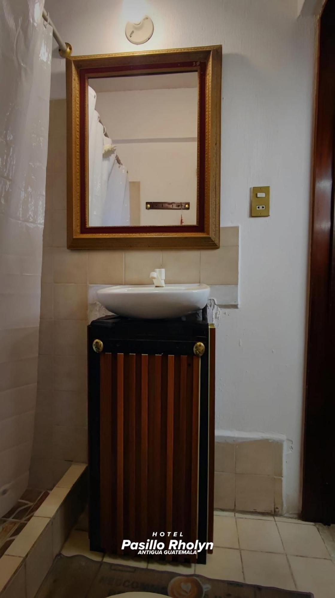 Hotel Rholyn Pura Vida !! 危地马拉安地瓜 外观 照片